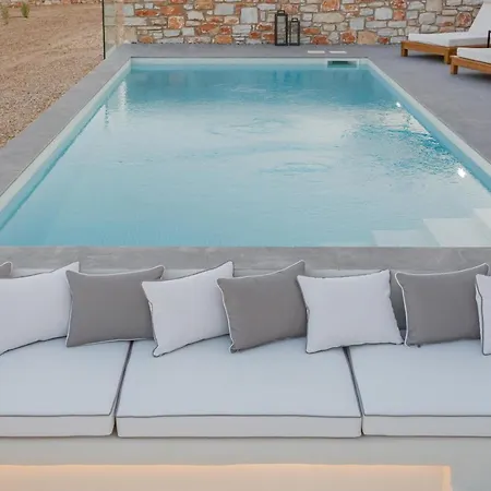 T7 Luxury Paros Hotel