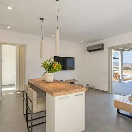 T7 Luxury Paros Hotel