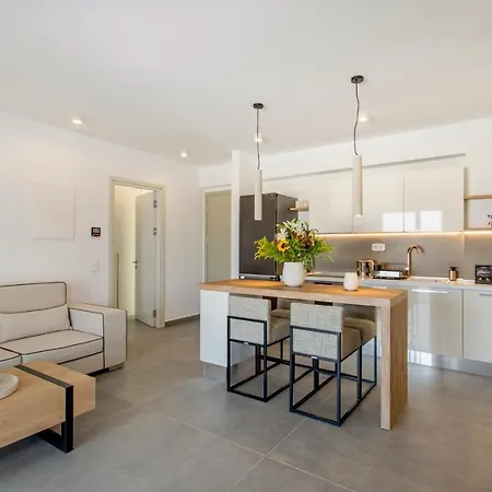 T7 Luxury Paros Hotel *