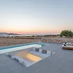 T7 Luxury Paros *