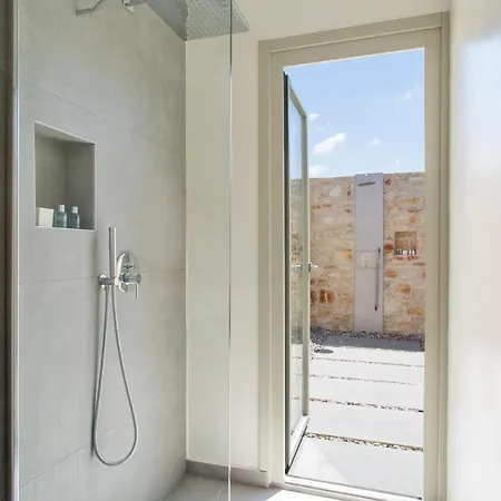 T7 Luxury Paros Hotel