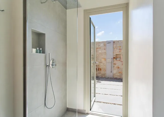 T7 Luxury Paros Hotel